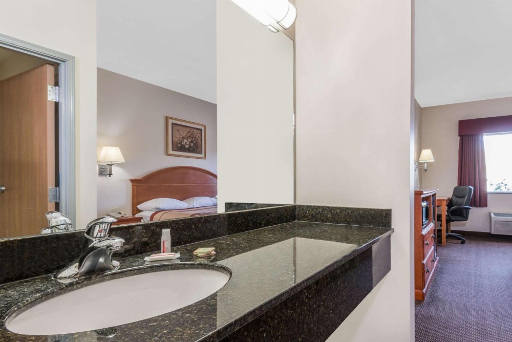 Super 8 by Wyndham Salina